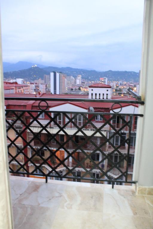 Berapartment With Mountain View Batumi Exterior foto